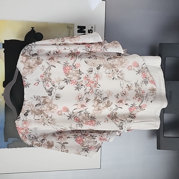 Peach floral top - Picture 6 of 7